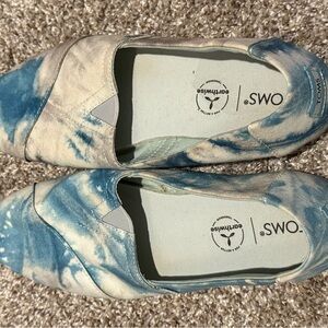 Toms Blue and Cream Flats